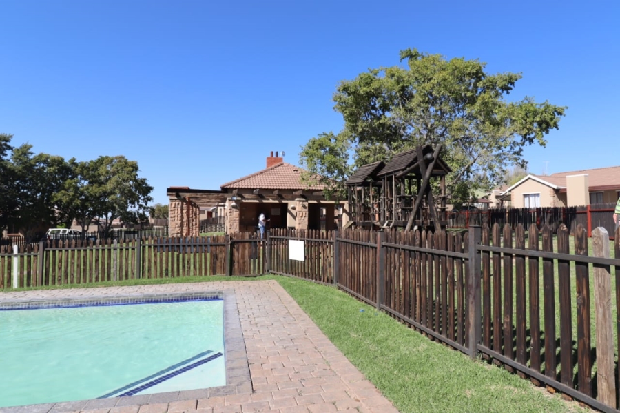 2 Bedroom Property for Sale in Hillside Free State